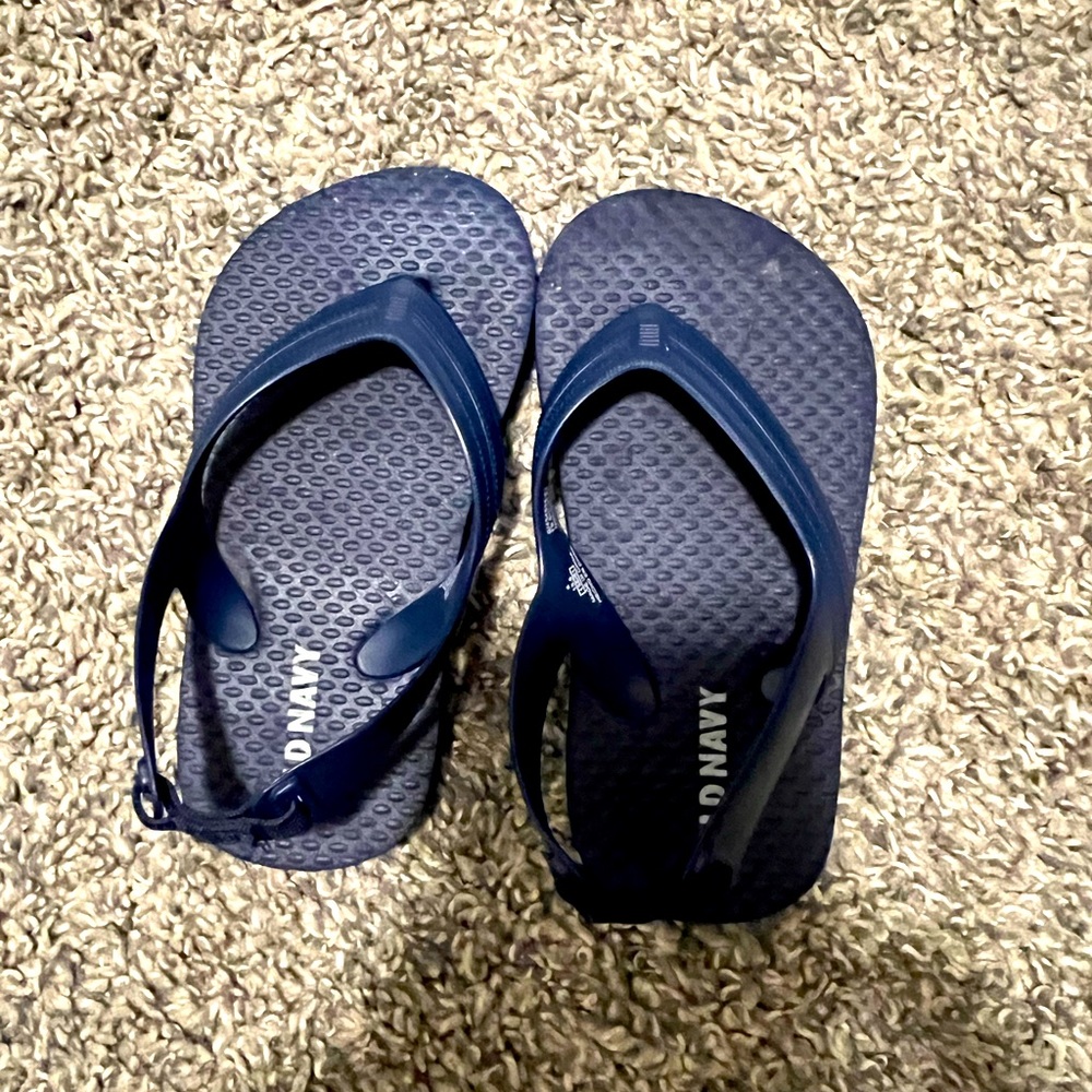 Toddler Old Navy Flip Flops - Size 6